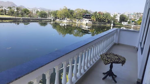 Devi Villa - Deluxe Double Room with Balcony